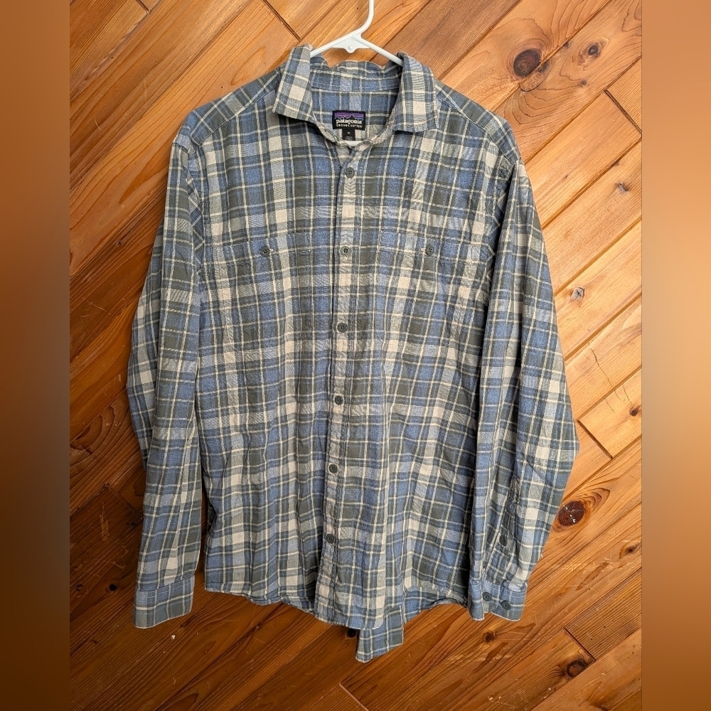 Patagonia Men's Gray and Cream Plaid Shirt